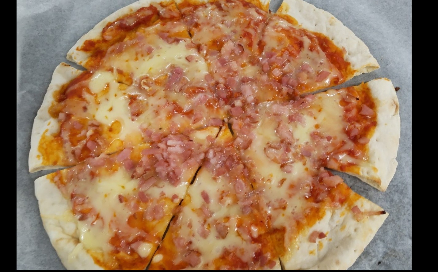 焼きたてピザの提供