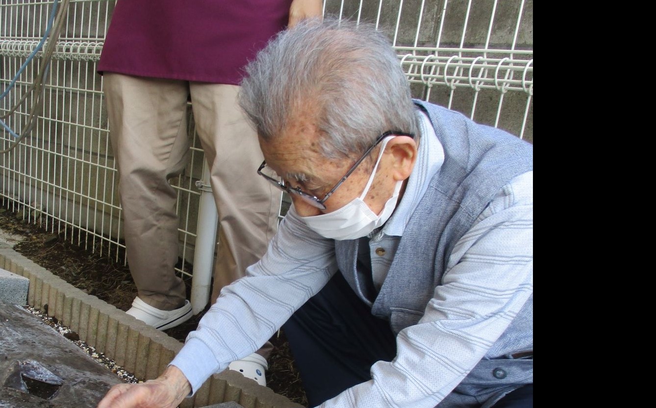 大根の種を植えました!!　杉の子農園（デイ）